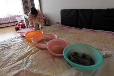 河北楼上漏水，住户失联，小区没物管，业主维权难！律师来支招……